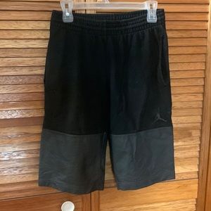 Vintage black Nike Air Jordan basketball shorts (Size S)